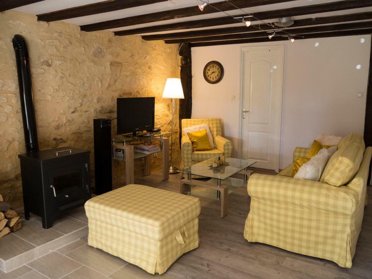 Villa chez daisy à Montbron Extérieur photo