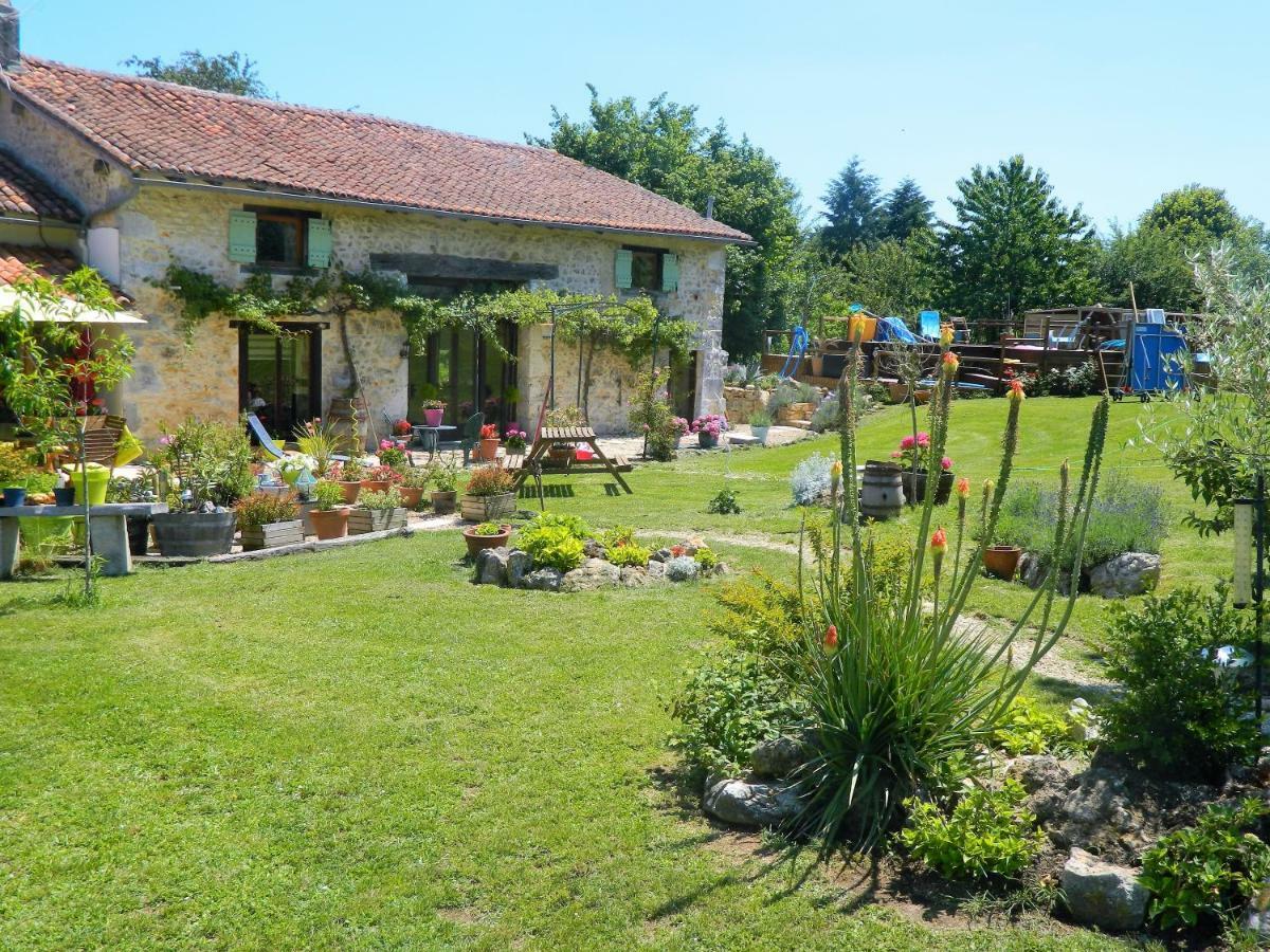 Villa chez daisy à Montbron Extérieur photo