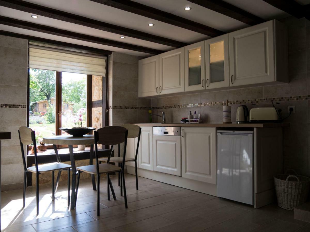 Villa chez daisy à Montbron Extérieur photo
