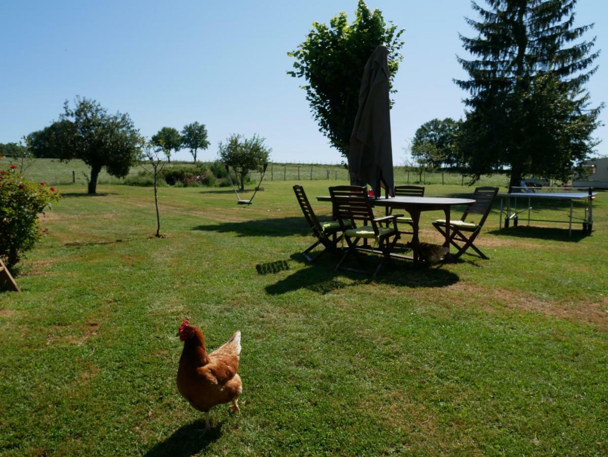 Villa chez daisy à Montbron Extérieur photo