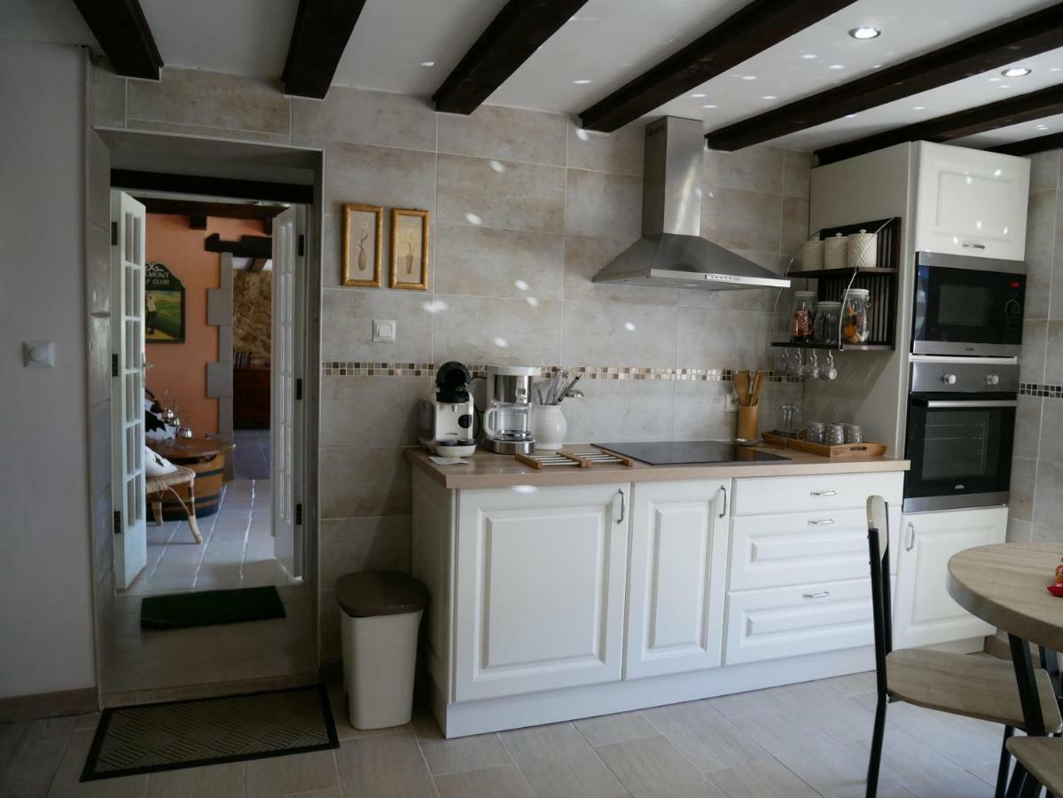 Villa chez daisy à Montbron Extérieur photo