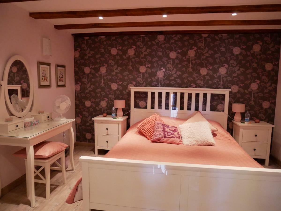 Villa chez daisy à Montbron Extérieur photo
