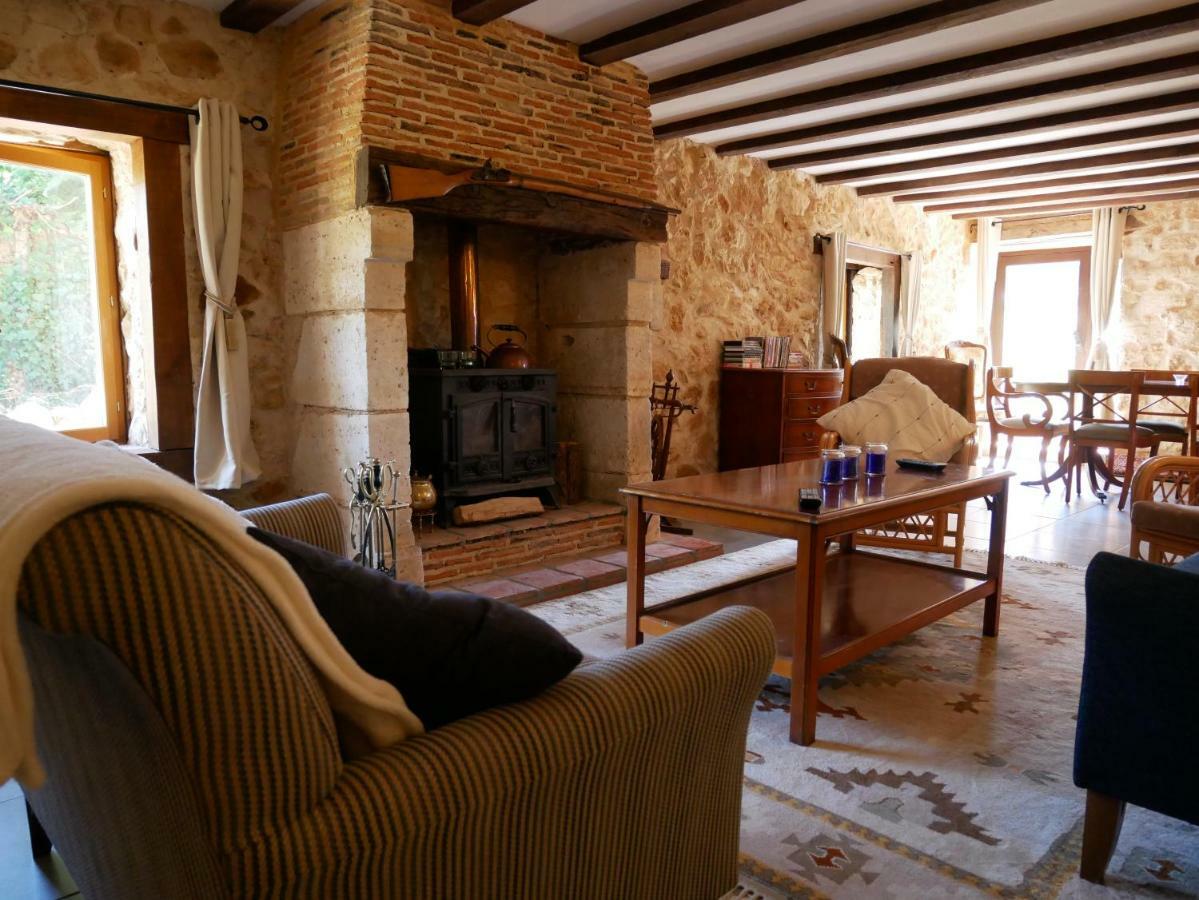 Villa chez daisy à Montbron Extérieur photo